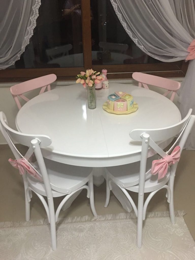 Yuvarlak Masa Sandalye İdeal Aksesuar